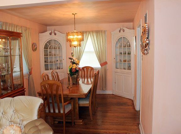3rd image of 1358 Newcastle Ave
