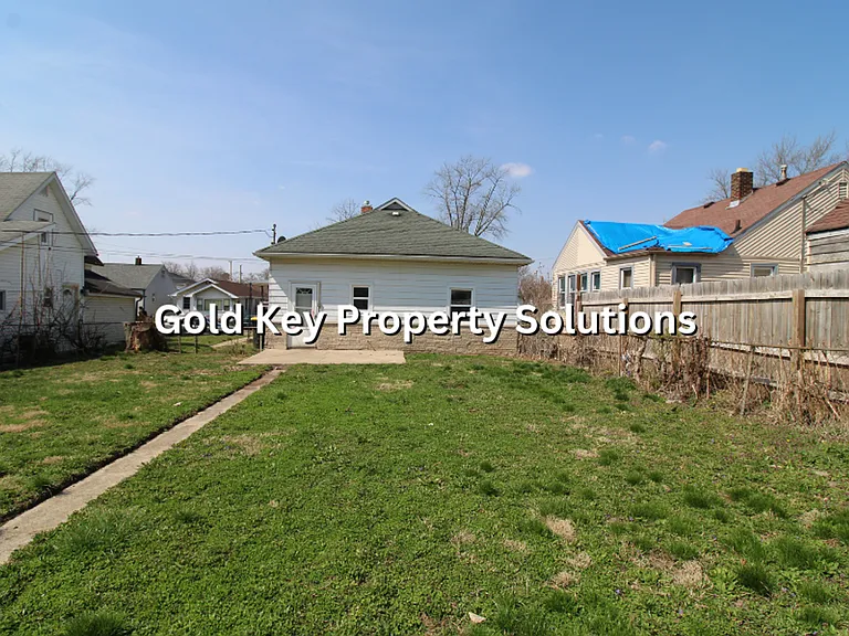 2324 Chase St — Photo 4