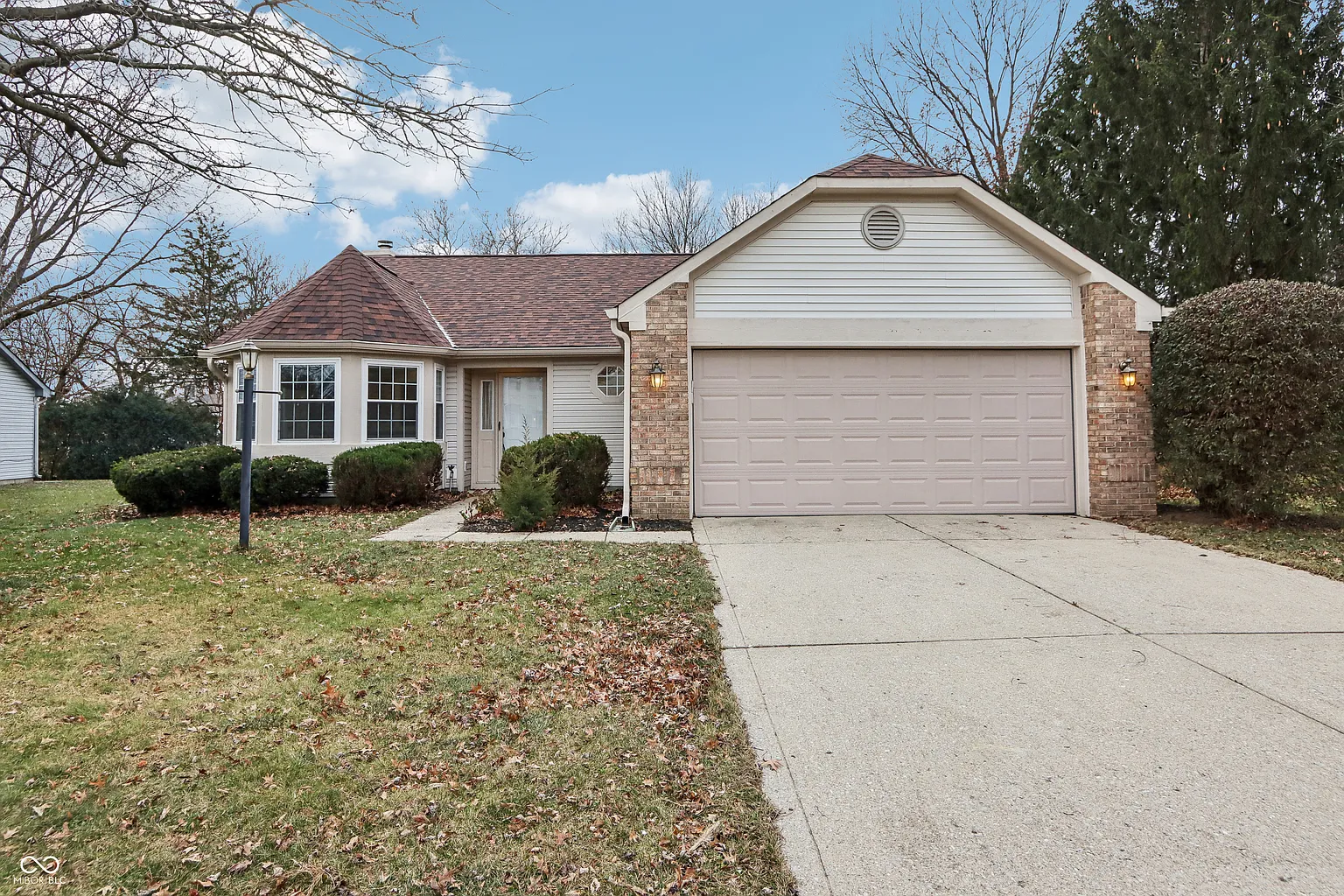 5415 Old Barn Dr photo 1