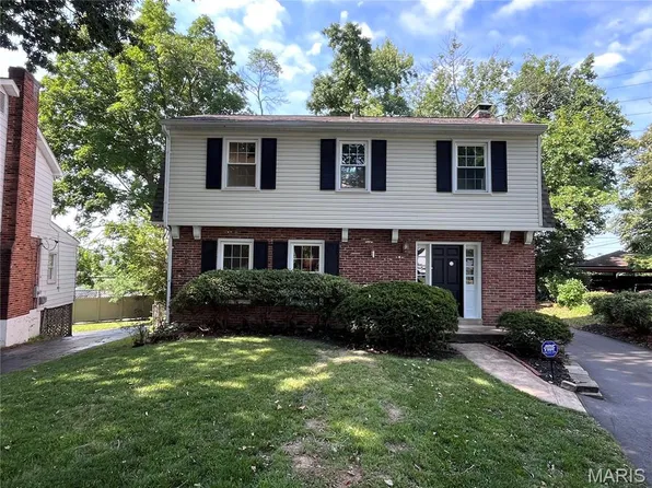 8562 Colonial Ln, Saint Louis, MO 63124