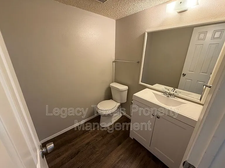 1409 Courtney Pl #A — Photo 14