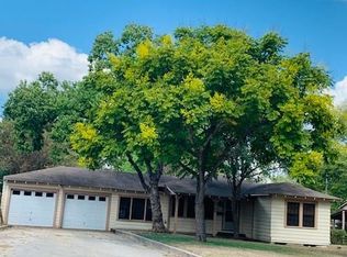 210 W Austin St, Luling, TX 78648