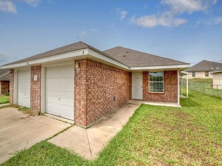 2801B Lucille Dr — Photo 1
