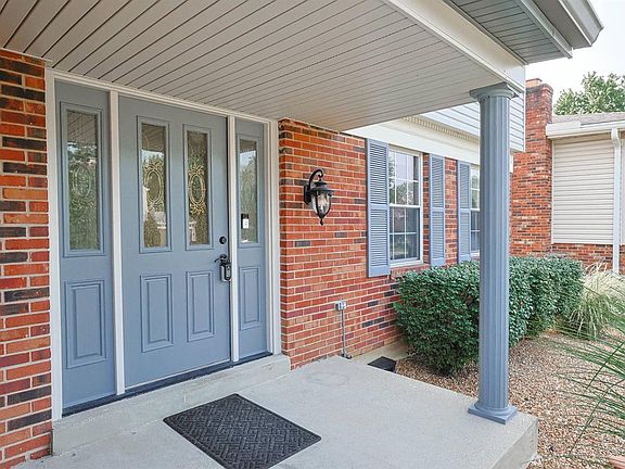 3rd image of 256 Sebastian Ct