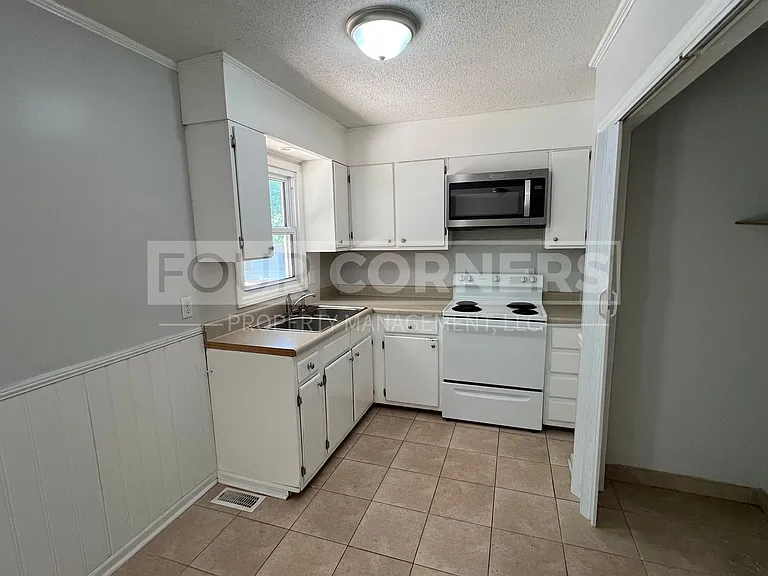1409 Waterloo Dr — Photo 4