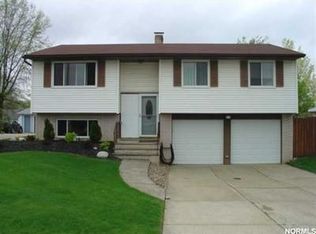 7690 Nassau Dr, Parma, OH
