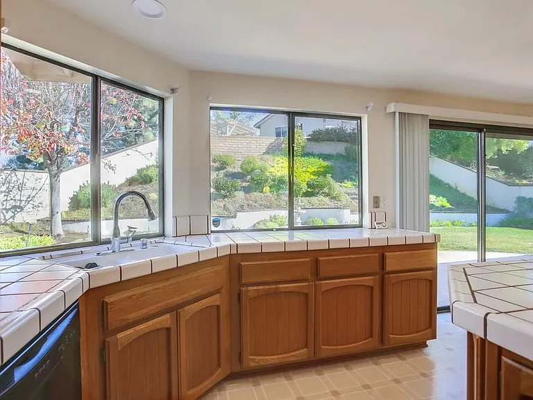 18397 Camberwell Ln — Photo 21