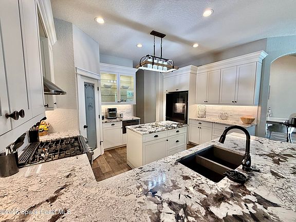5th image of 4569 Chastain Dr
