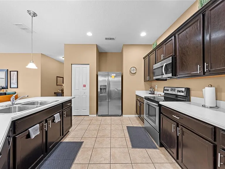 4704 Ruby Red Ln — Photo 32