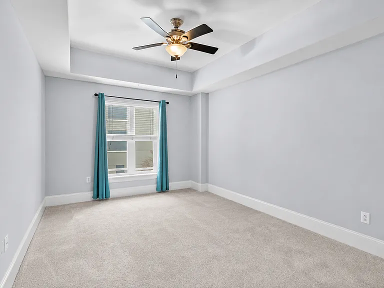 222 Glenwood Ave — Photo 6