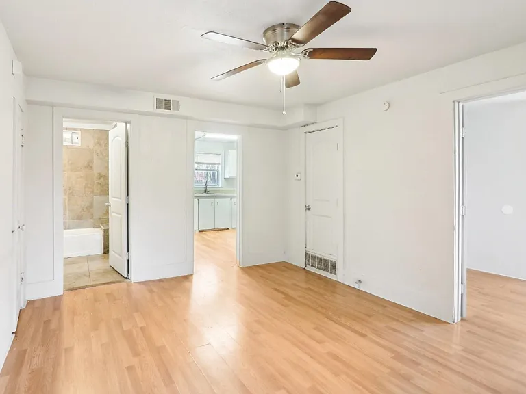 1906 Grainger St #1910 — Photo 10