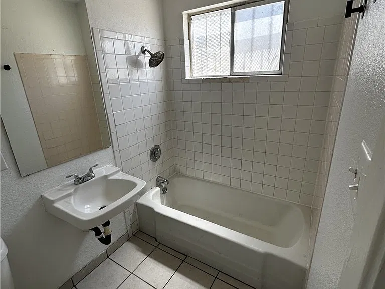 115 W New York Ave #11 — Photo 9