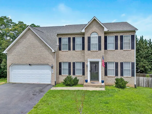221 Minnie Bell Ln, Vinton, VA 24179