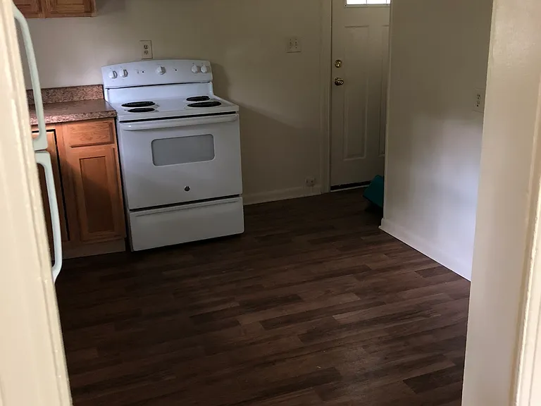 1502 Rose Dr — Photo 3