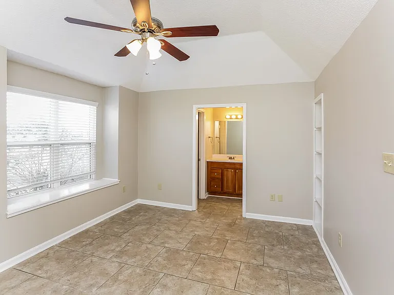5305 Oak Court Cv N — Photo 12