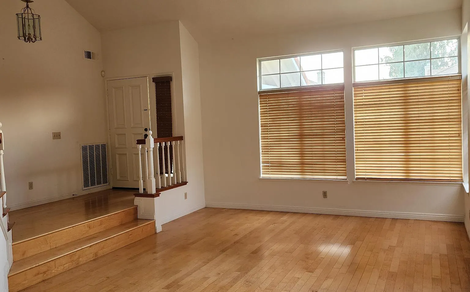 6 bed, 2708 sqft, $4,500 — Photo 2