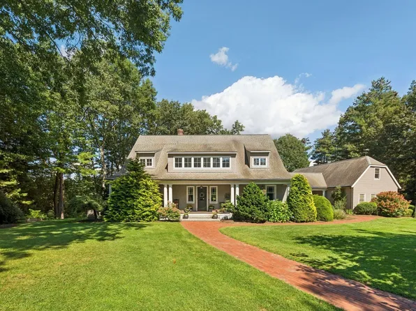 7 Strawberry Hill Ln, Tyngsboro, MA 01879