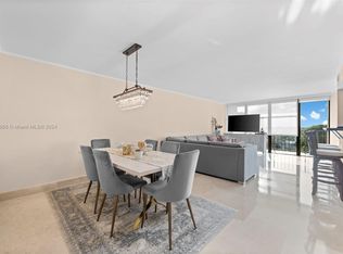 1000 Parkview Dr APT 607, Hallandale, FL 33009