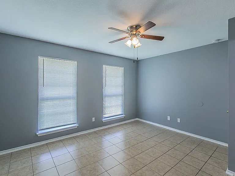 5835 Midcrown Dr — Photo 17