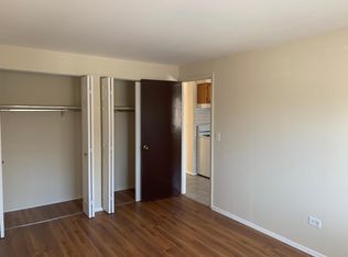 283 7th St APT 3B, Wheeling, IL 60090