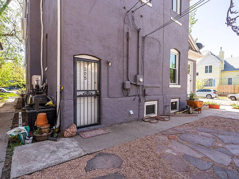 205 Logan St — Photo 17