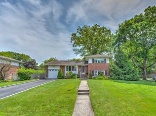 5 Essex Pl, Commack, NY 11725