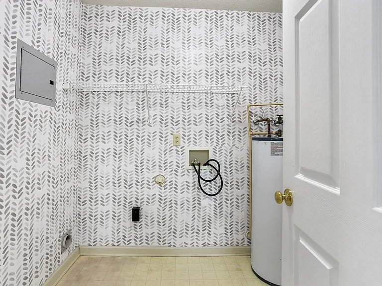211 Edgewater Rd #36 — Photo 8