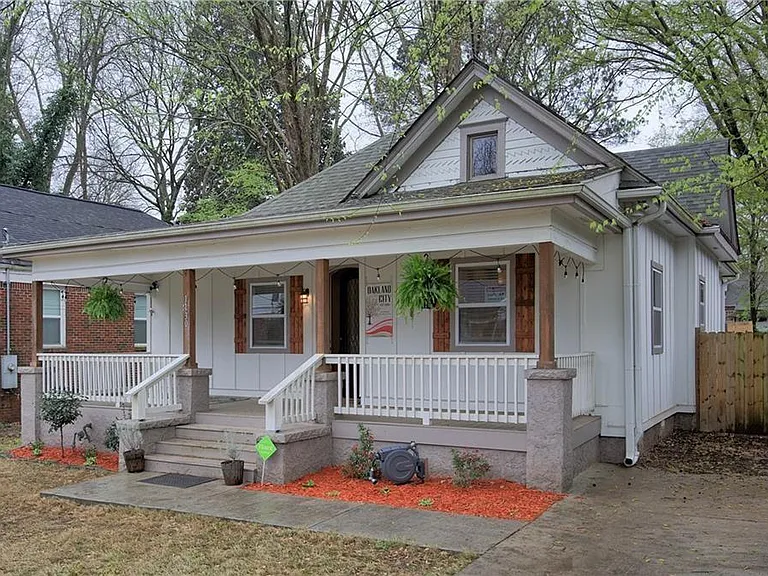 1130 Larosa Ter SW — Photo 2