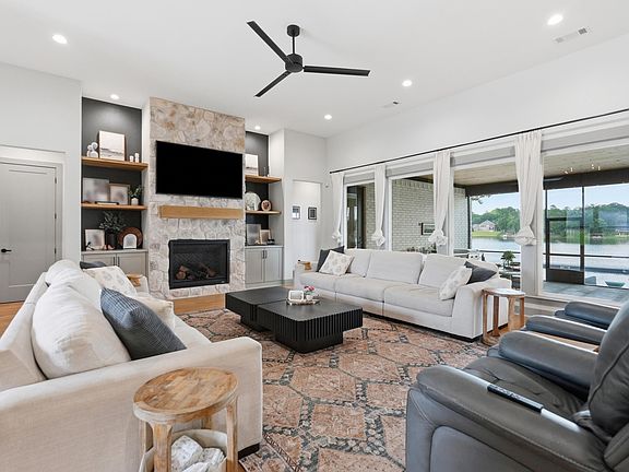 5th image of 7446 Lake Point Cir