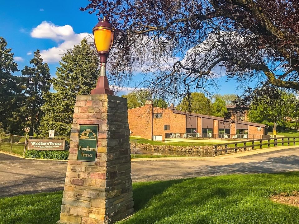 WOODLAWN TERRACE ENTRANCE