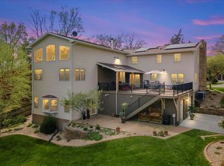 1050 Richards Rd, Dubuque, IA 52003