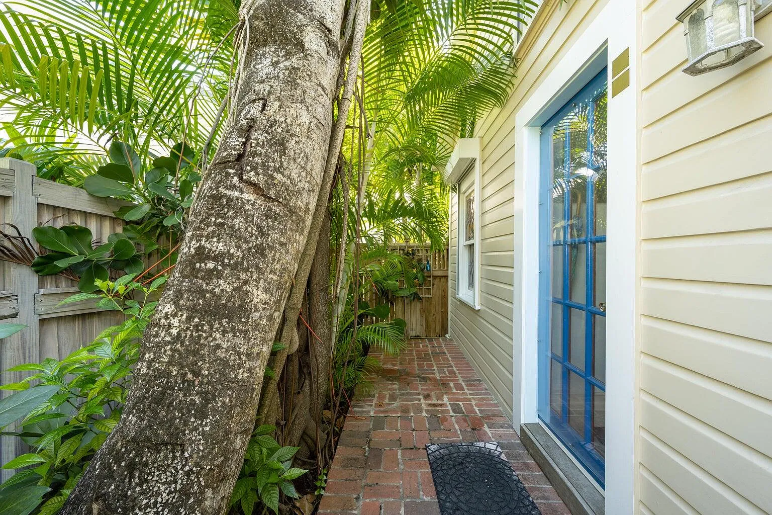 2 bed, 2.0 bath, 1308 sqft, $6,500 — Photo 3