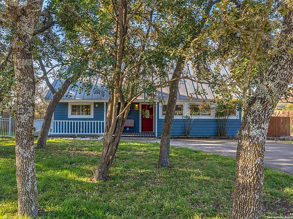 3rd image of 1262 Paradise Dr