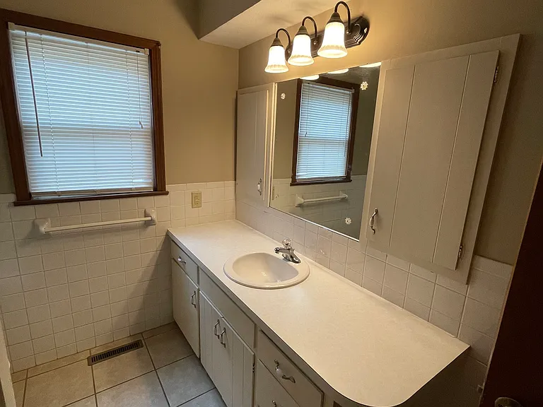 1333 S Ventura Ave — Photo 24
