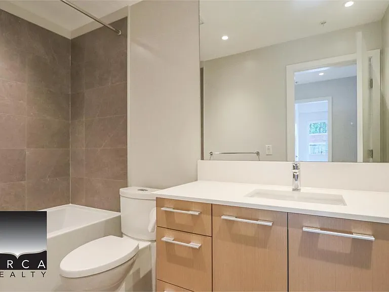 110 E 17th St #302 — Photo 16