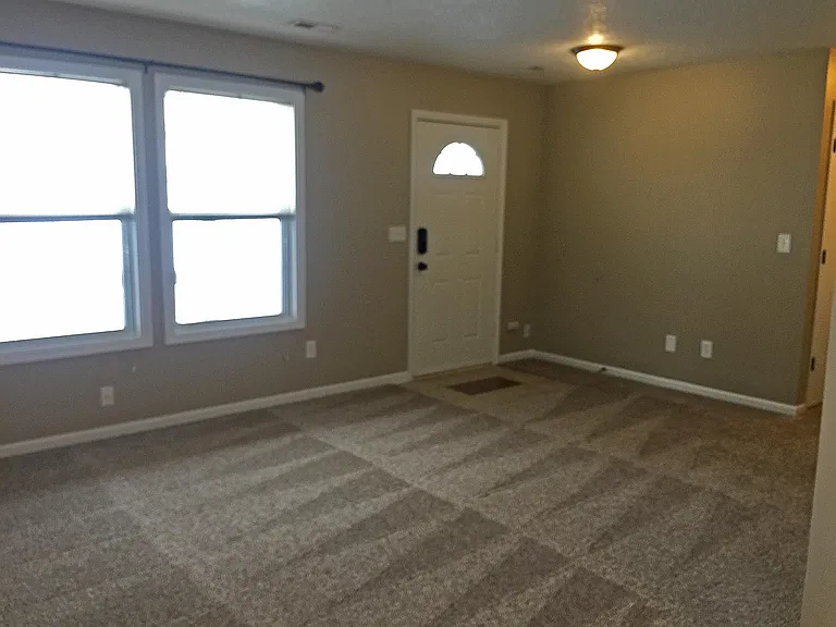 1733 Lawrence Ave — Photo 13