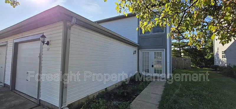 3 bed, 1.5 bath, 1232 sqft, $1,695 — Photo 1