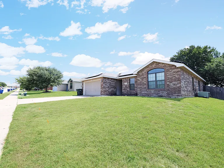 1123 Marlee Cir — Photo 3