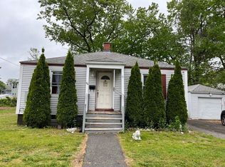 186 Santa Barbara St, Springfield, MA 01104