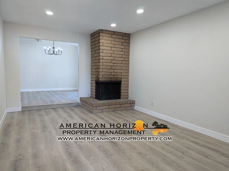 2312 E 8th St — Photo 3