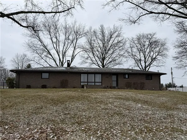 3222 Circleview Dr NW, Dover, OH 44622