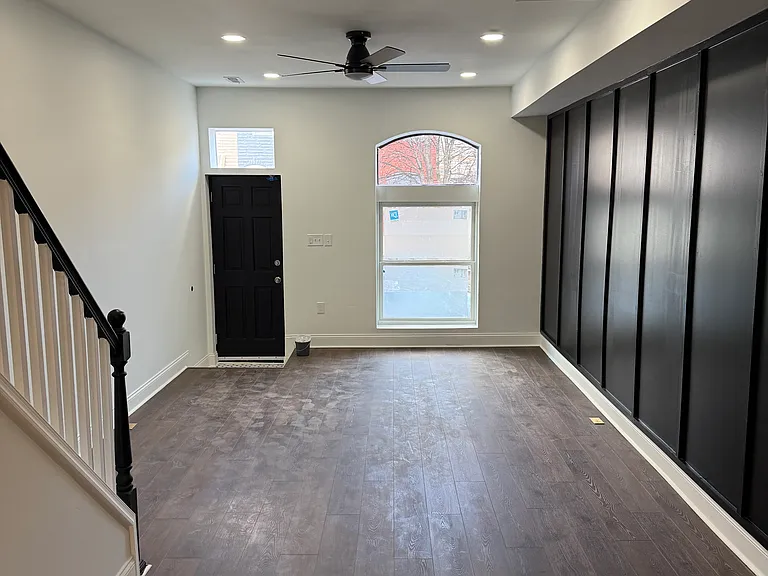 2609 E Monument St — Photo 3