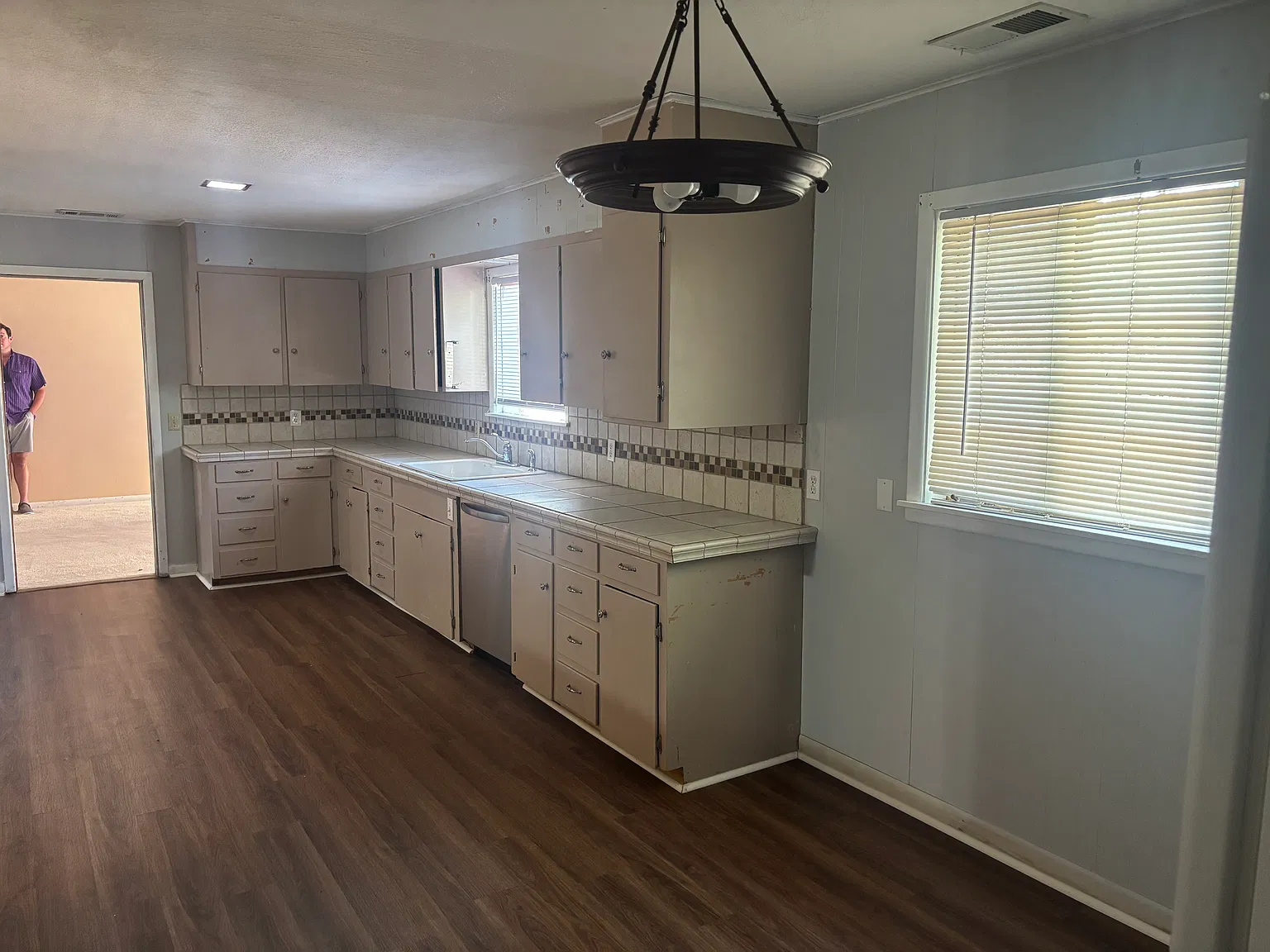 4 bed, 3301 sqft, $2,500 — Photo 4