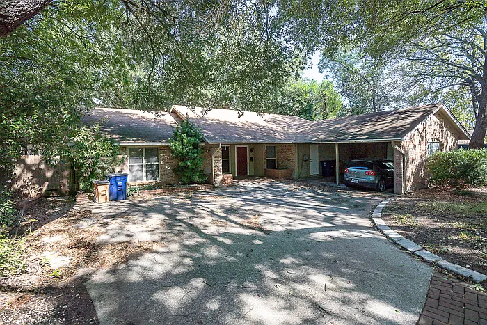 2 bed, 1.0 bath, 1113 sqft, $1,395 — Photo 2