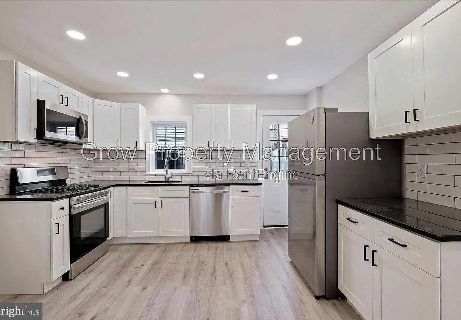 2 bed, 1.0 bath, 840 sqft, $1,837 — Photo 1