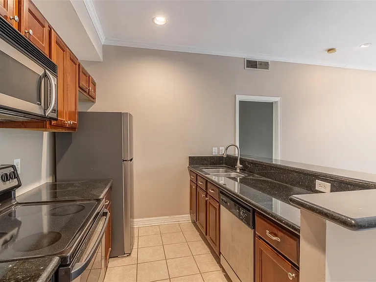 4515 Briar Hollow Pl #304 — Photo 9