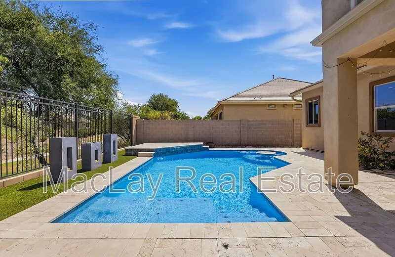 4 bed, 3.0 bath, 3046 sqft, $4,000 — Photo 2