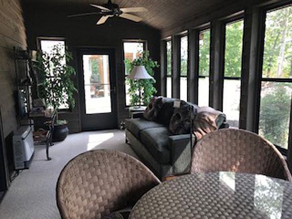 5th image of 335 Summer St