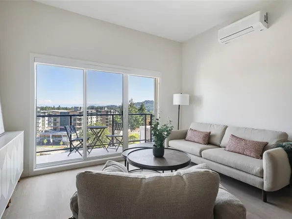 777 Station Ave #206, Langford, BC V9B 2S1
