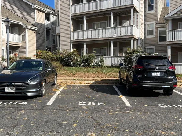14322 Climbing Rose Way APT 204, Centreville, VA 20121
